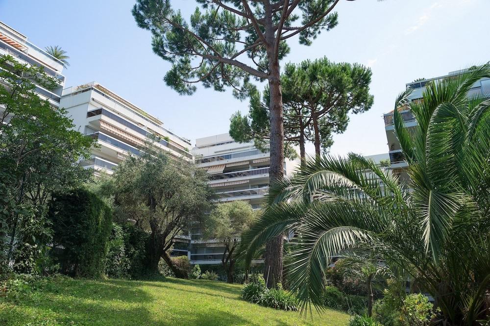 Résidence Pierre&vacances La Rostagne Appart hôtel Juan-les-Pins